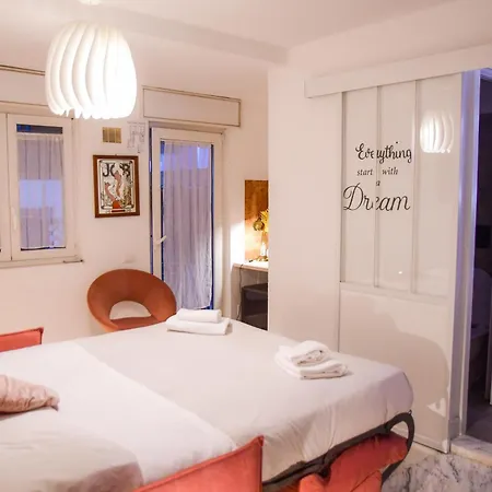 Domus Massimiliani Guesthouse